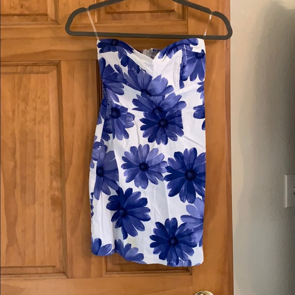 Blue and white flower strapless dress!